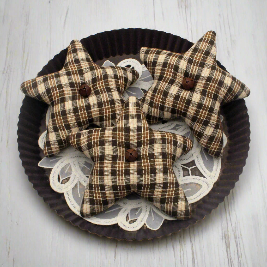  Three homespun star bowl fillers with buttons on a decorative tray.